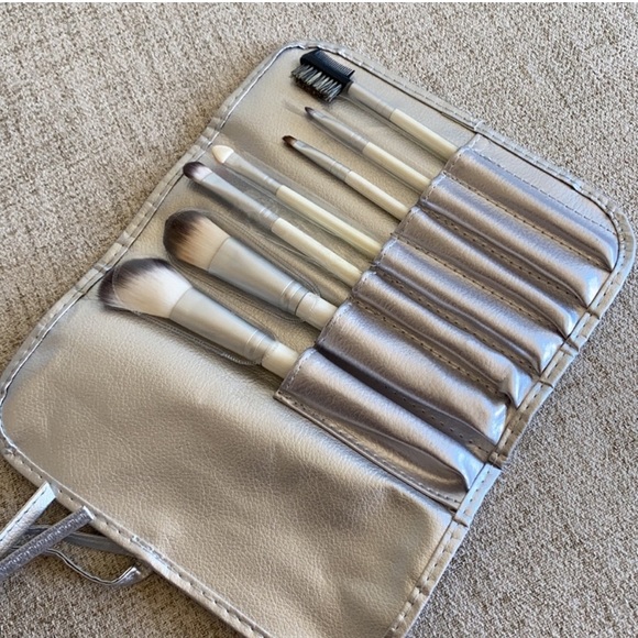 🪞 NEW 7 piece makeup brush glam set with silver roll up pouch - Picture 5 of 11